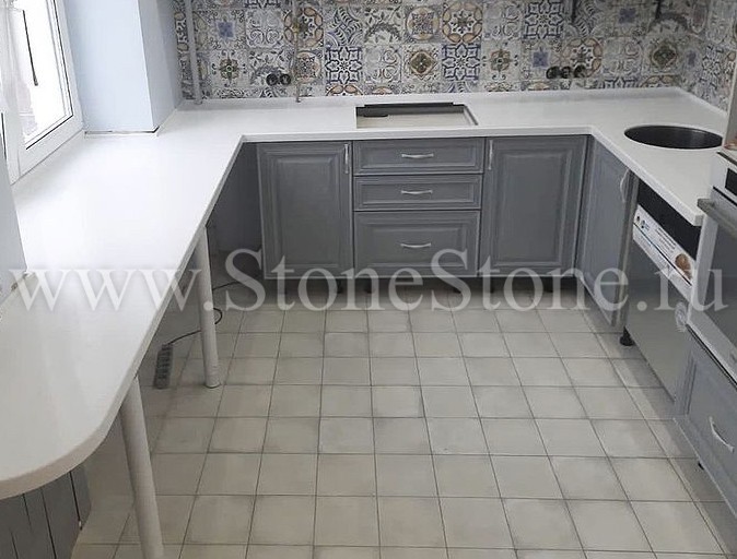 ���������� �� �������������� ����� Corian Sparkling White �������� �-��������